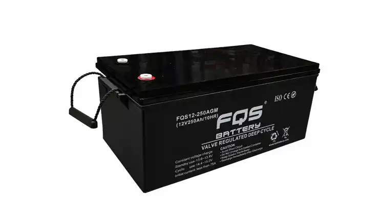 Batería 12-250AGM de la gama de Tracción Ligera de FQS Battery, con tecnología AGM.
