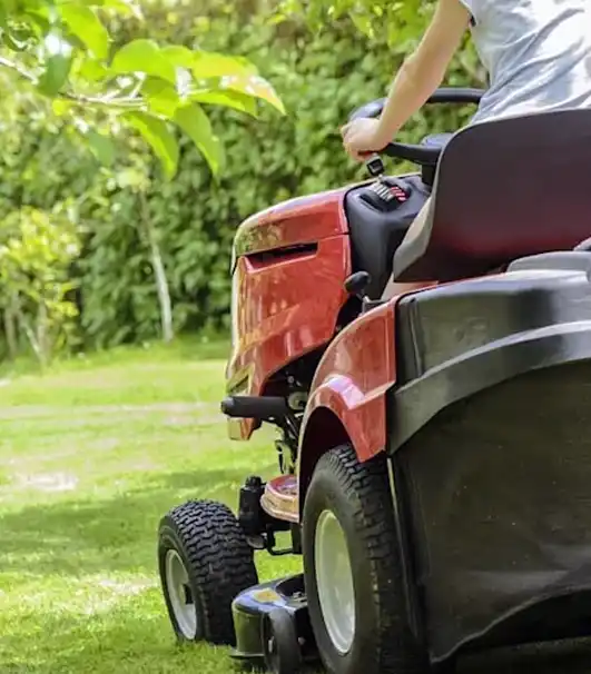 Image showing a lawn tractor from the FQS BATTERY leisure battery section.